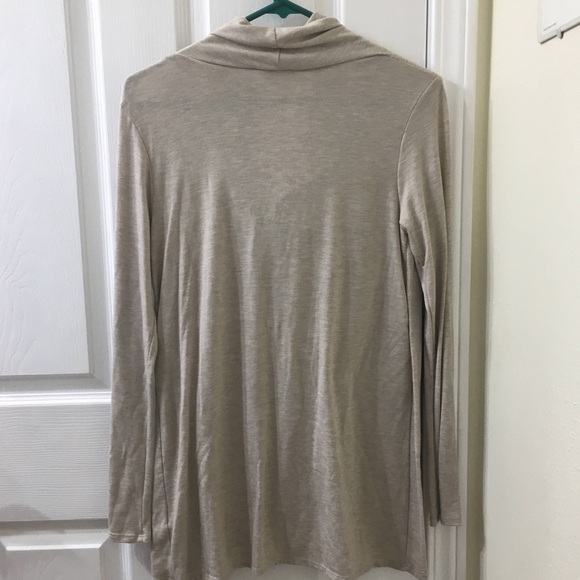 NWOT Beige side button Top 🔥 SOOO cute🥰 - Picture 3 of 3